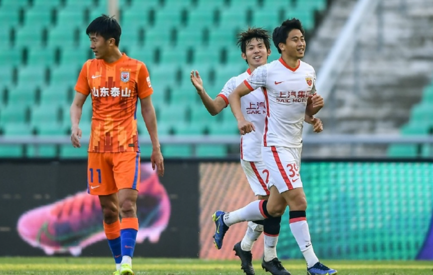  武磊破门海港击败申花夺超级杯