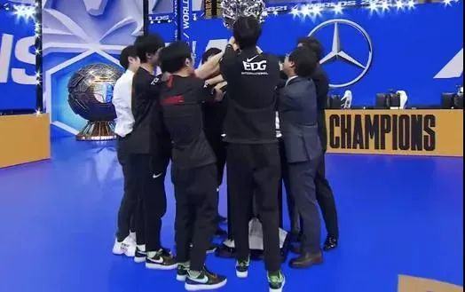  电竞主播转型教练，双重身份创佳绩