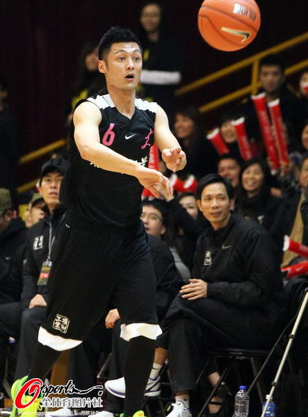  篮球明星慈善赛传递正能量