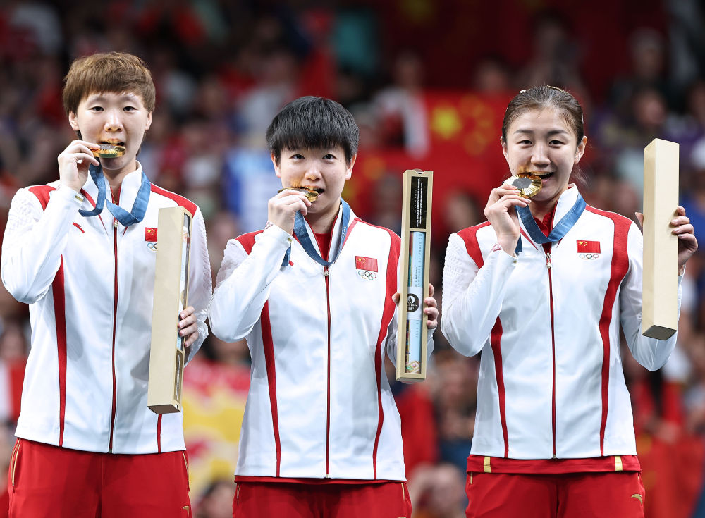  电竞选手沉着应战彰显大将风范