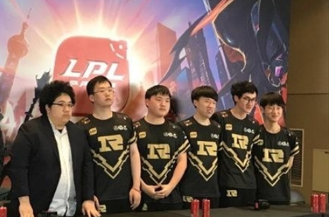  新生代电竞选手横空出世强势夺冠  