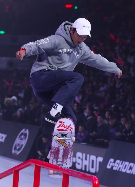  电竞新星闪耀赛场，青年选手勇夺桂冠